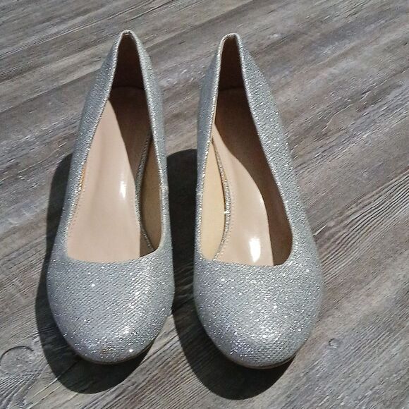Silver sparkly metallic kitten heels Sz 12 EUC - Picture 2 of 7